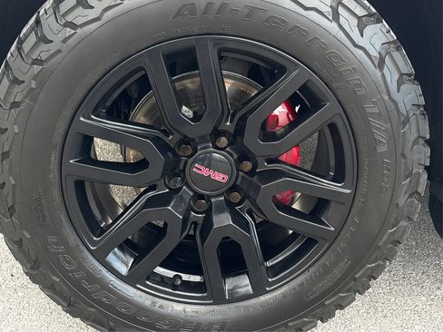 Used 2023 GMC Yukon AT4 w/ Technology Package AWD/4WD image 13