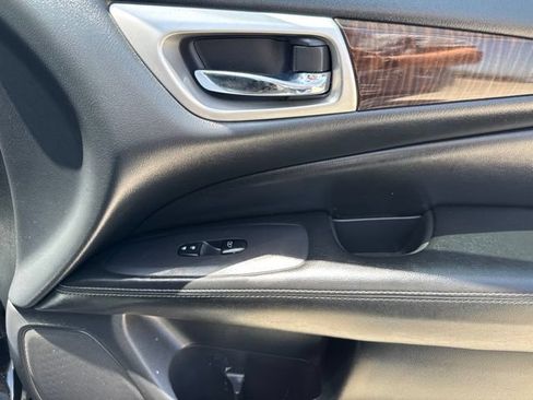 Used 2014 Nissan Pathfinder SL w/ Cargo Package FWD image 15