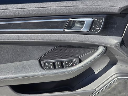 Used 2023 Porsche Panamera 4 Platinum Edition image 18