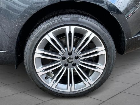 Used 2025 Land Rover Range Rover Autobiography image 10