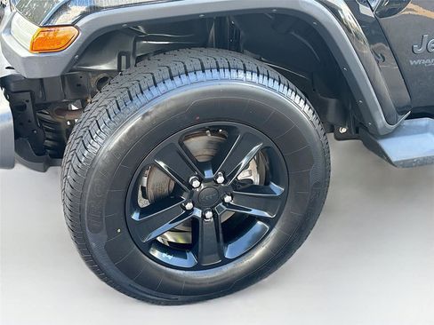 Used 2020 Jeep Wrangler Unlimited Sahara image 35