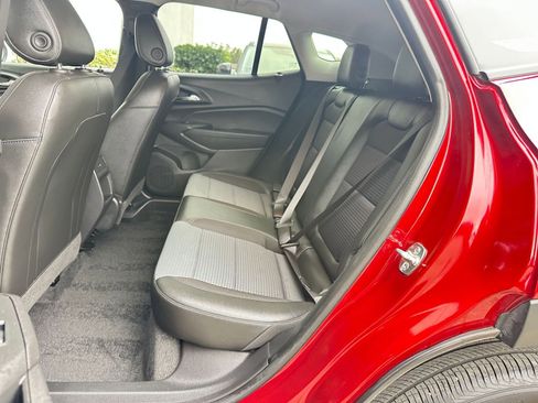 Used 2025 Chevrolet Trax LT image 37