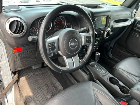 Used 2015 Jeep Wrangler Unlimited Rubicon AWD/4WD image 16