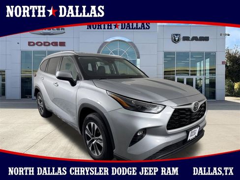 Used 2024 Toyota Highlander LE image 1