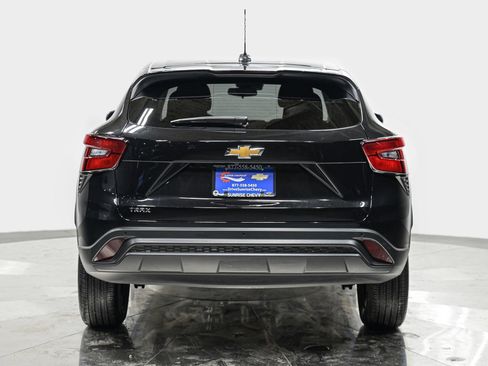 Used 2025 Chevrolet Trax LS FWD image 4