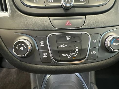 Used 2017 Chevrolet Malibu LT FWD image 14