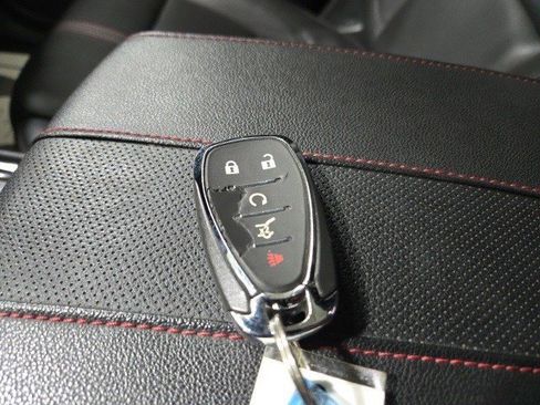 Used 2023 Chevrolet Traverse RS image 28