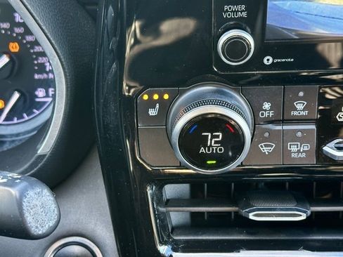 Used 2020 Toyota Highlander XLE image 30