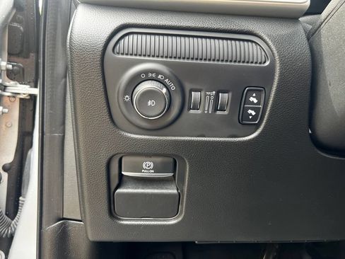 Used 2024 Jeep Wagoneer L Series II w/ Flexible Seating Group AWD/4WD image 13
