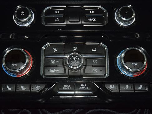 Used 2024 GMC Yukon XL Denali AWD/4WD image 35