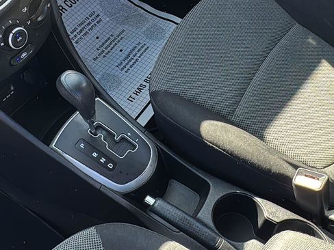 Used 2012 Hyundai Accent GS image 15