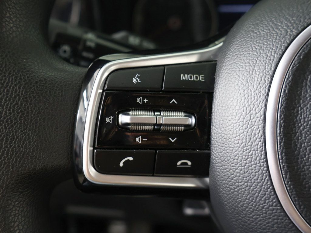 Used 2023 Kia Sorento LX FWD image 41