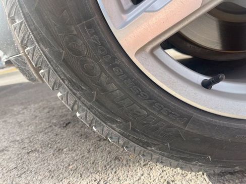 Used 2019 GMC Acadia SLE image 17