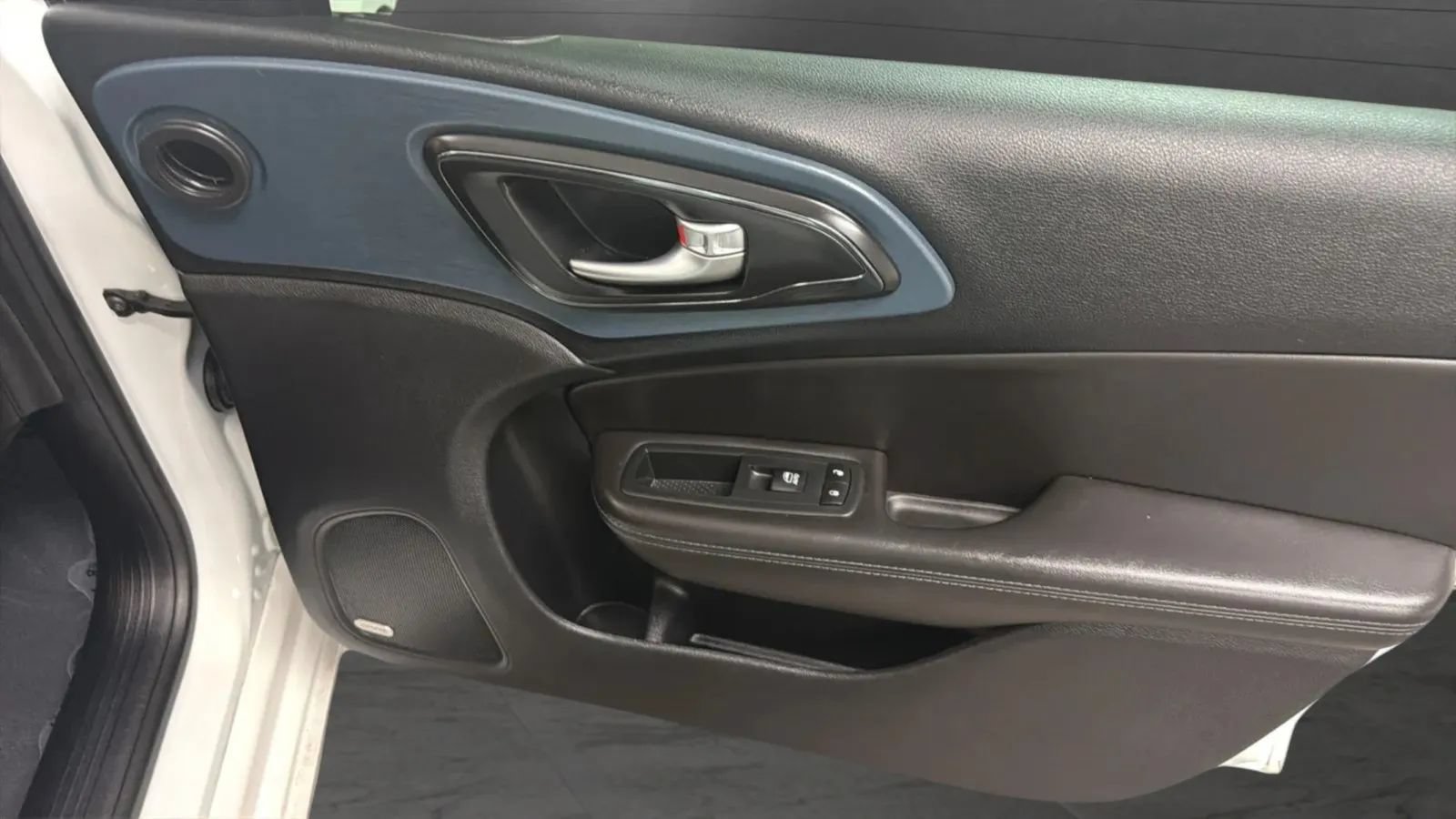 Used 2015 Chrysler 200 S w/ Navigation & Sound Group I FWD image 19