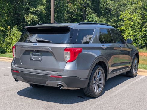 Used 2023 Ford Explorer XLT w/ Equipment Group 202A RWD image 3
