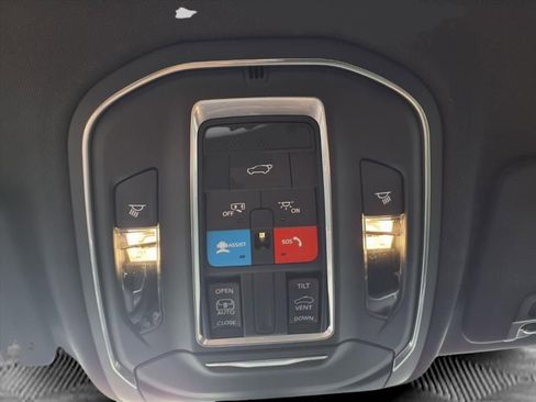 New 2025 Jeep Grand Cherokee Laredo image 15