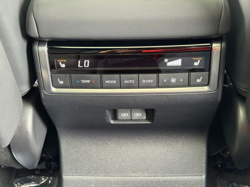 Used 2025 Lexus GX 550 w/ Accessory Package (2T) AWD/4WD image 38