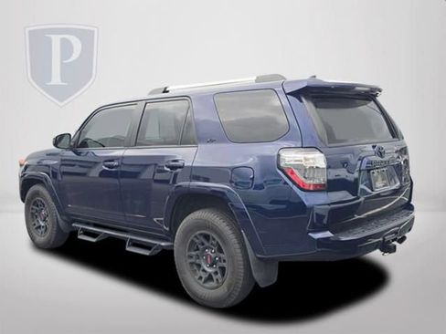 Used 2022 Toyota 4Runner SR5 RWD image 8