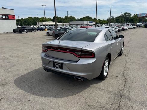 Used 2018 Dodge Charger SXT RWD image 3