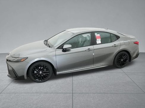 Used 2026 Toyota Camry SE FWD image 2