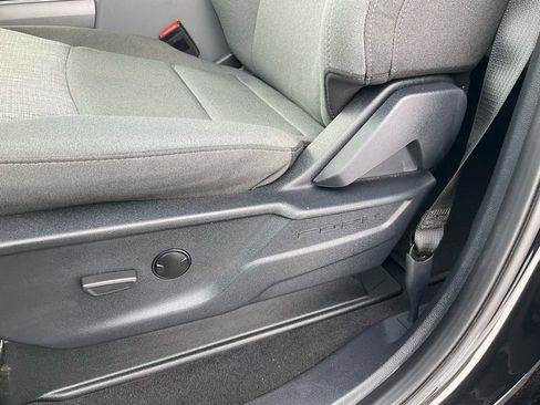 Used 2023 Ford F250 XLT w/ Snow Plow Prep Package image 17