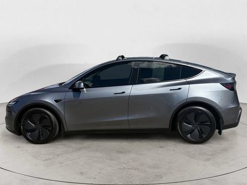 Used 2026 Tesla Model Y AWD image 8