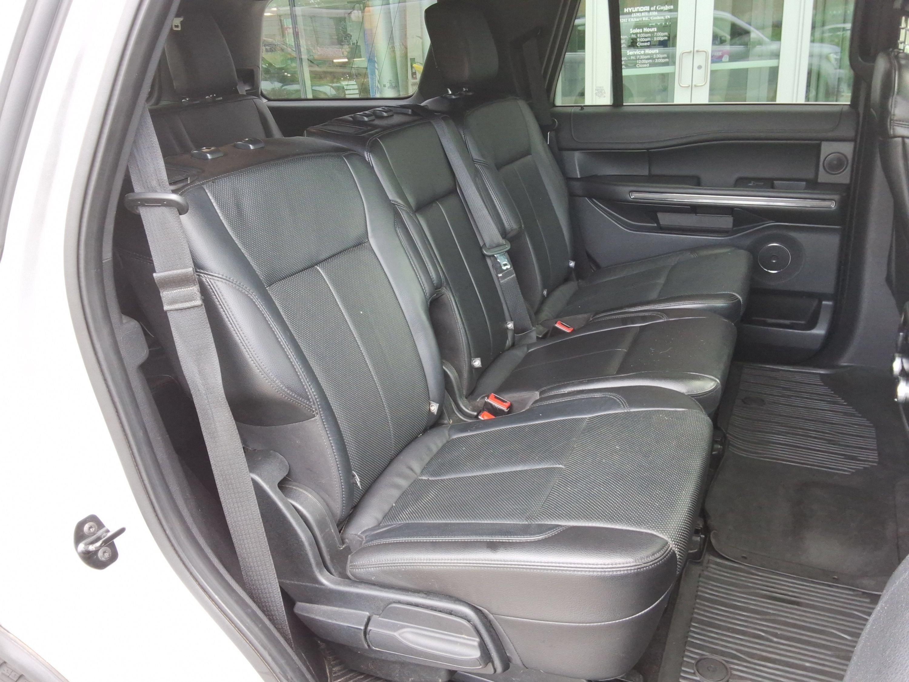 Used 2018 Ford Expedition XLT w/ Equipment Group 201A AWD/4WD image 35