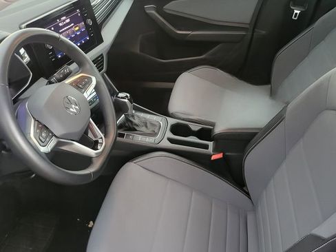 Used 2025 Volkswagen Jetta SE FWD image 3