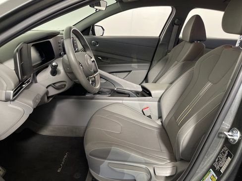 Certified 2025 Hyundai Elantra Sport FWD image 12