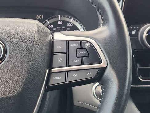 Used 2023 Toyota Highlander XSE FWD image 29