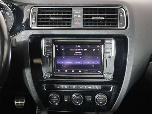 Used 2017 Volkswagen Jetta GLI FWD image 29
