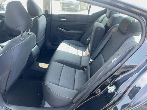 Used 2022 Nissan Altima 2.5 SV w/ SV Premium Package image 9