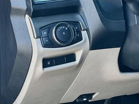 Used 2018 Ford Explorer XLT w/ Equipment Group 201A FWD image 10