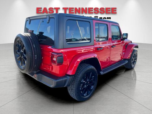 Used 2022 Jeep Wrangler Unlimited Sahara w/ Cold Weather Group image 3