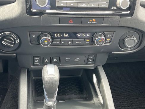 Used 2023 Nissan Frontier SV w/ SV Convenience Package image 17