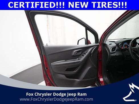 Used 2022 Chevrolet Trax LT w/ LT Convenience Package image 27