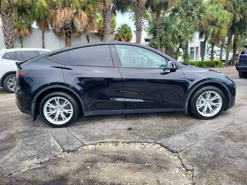 Used 2022 Tesla Model Y Long Range AWD/4WD image 8