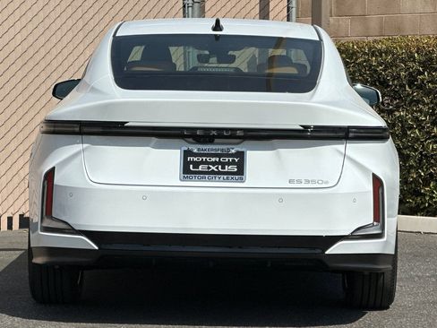 New 2026 Lexus ES 350e w/ Convenience Package FWD image 5