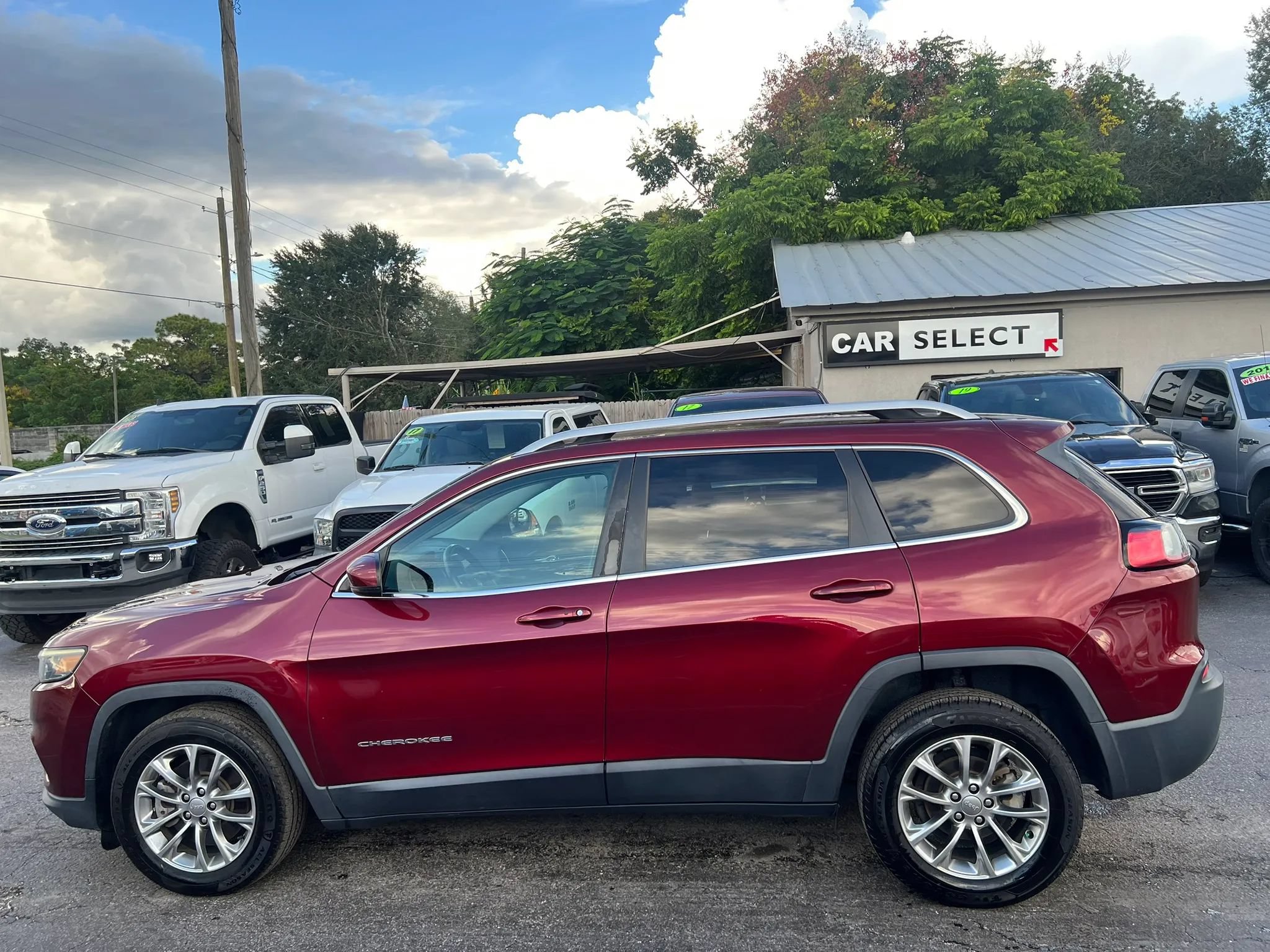 Used 2019 Jeep Cherokee Latitude Plus FWD image 5