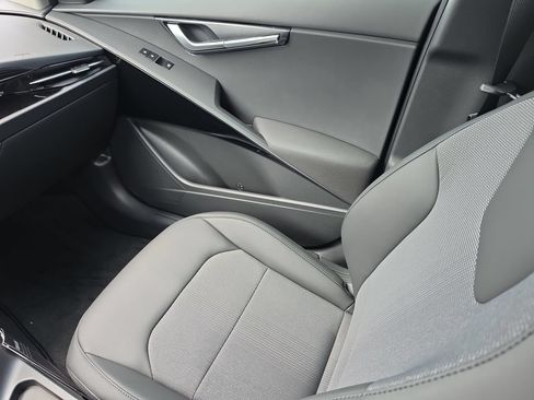 New 2026 Kia Niro Wind FWD image 16