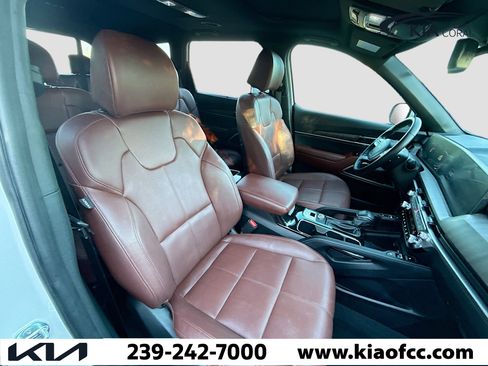 Certified 2024 Kia Telluride EX w/ EX Captain's Chair Package image 16