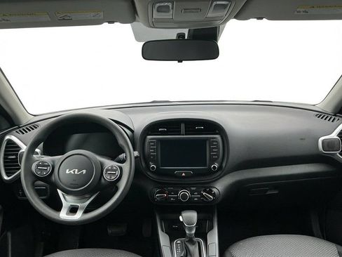 Used 2025 Kia Soul LX w/ LX Technology Package FWD image 15