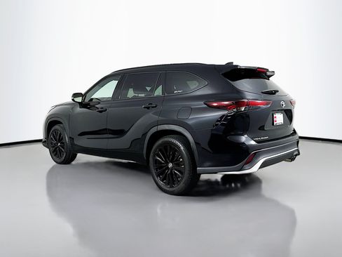 Certified 2025 Toyota Highlander XSE AWD/4WD image 5