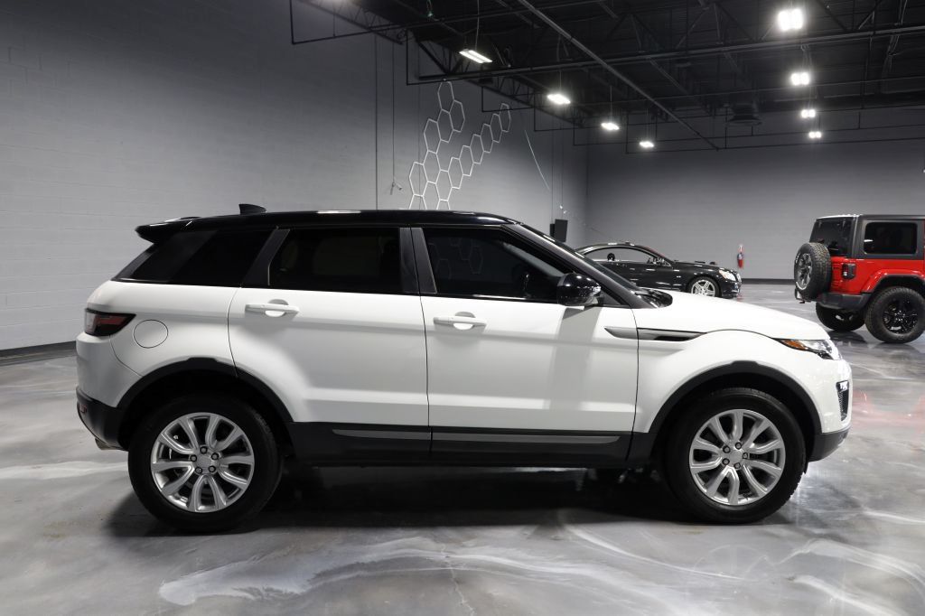 Used 2018 Land Rover Range Rover Evoque SE AWD/4WD image 8