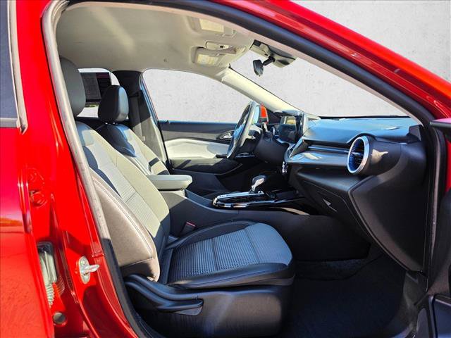 Used 2024 Chevrolet Trax LT w/ LT Convenience Package FWD image 11