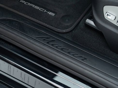 Certified 2026 Porsche Macan AWD/4WD image 14