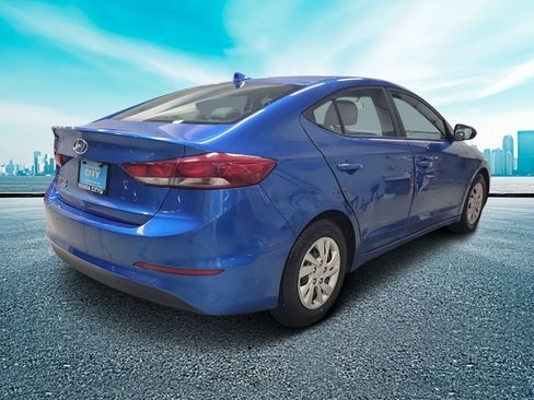 Used 2017 Hyundai Elantra SE image 32