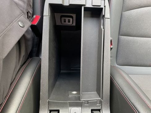 Used 2022 Chevrolet Equinox RS w/ Infotainment Package image 11