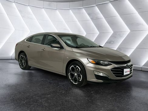 Used 2022 Chevrolet Malibu LT image 1