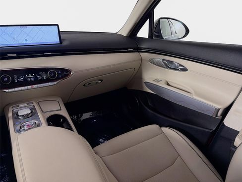 Certified 2024 Genesis GV70 2.5T w/ Advanced Package AWD/4WD image 25